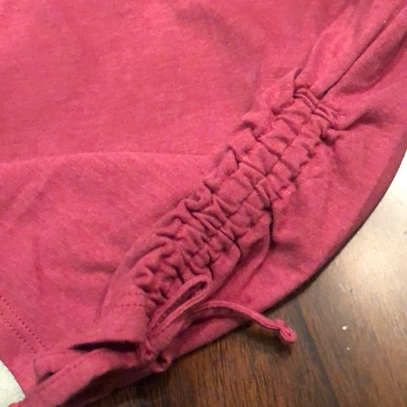 Place love metallic center side tie short sleeved top - Picture 3 of 7